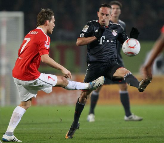 表明他在场 表明他在场